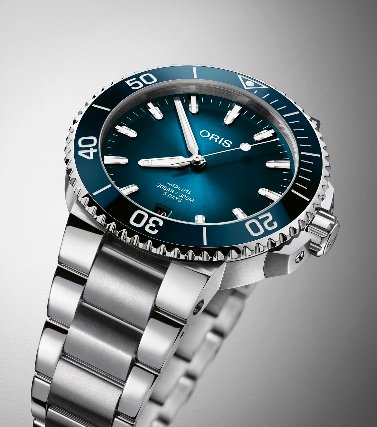 Aquis Date Calibre 400