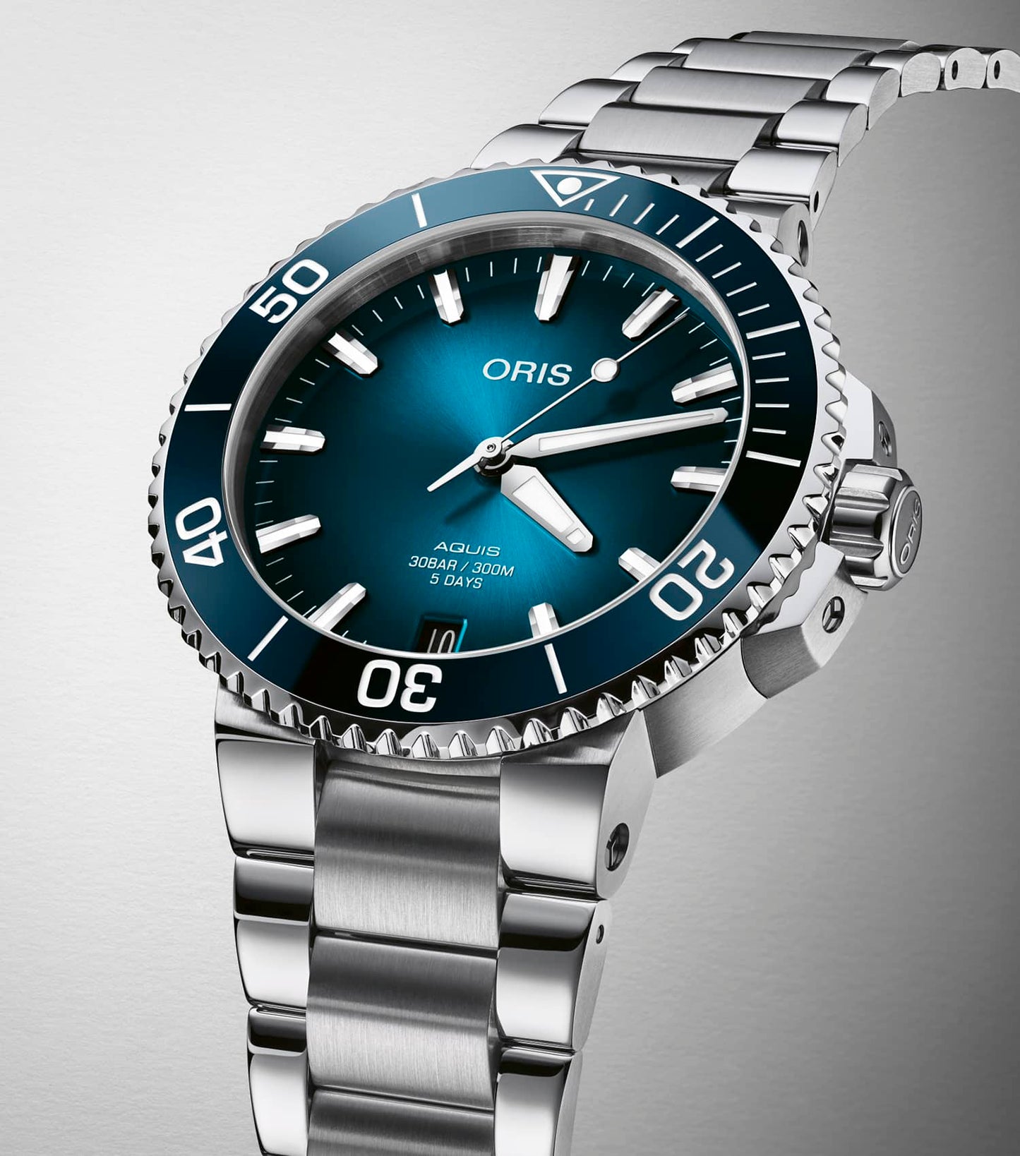 Aquis Date Calibre 400
