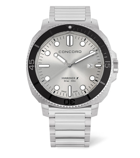 Stainless steel, silver dial, black ceramic bezel ring, additional black rubber strap