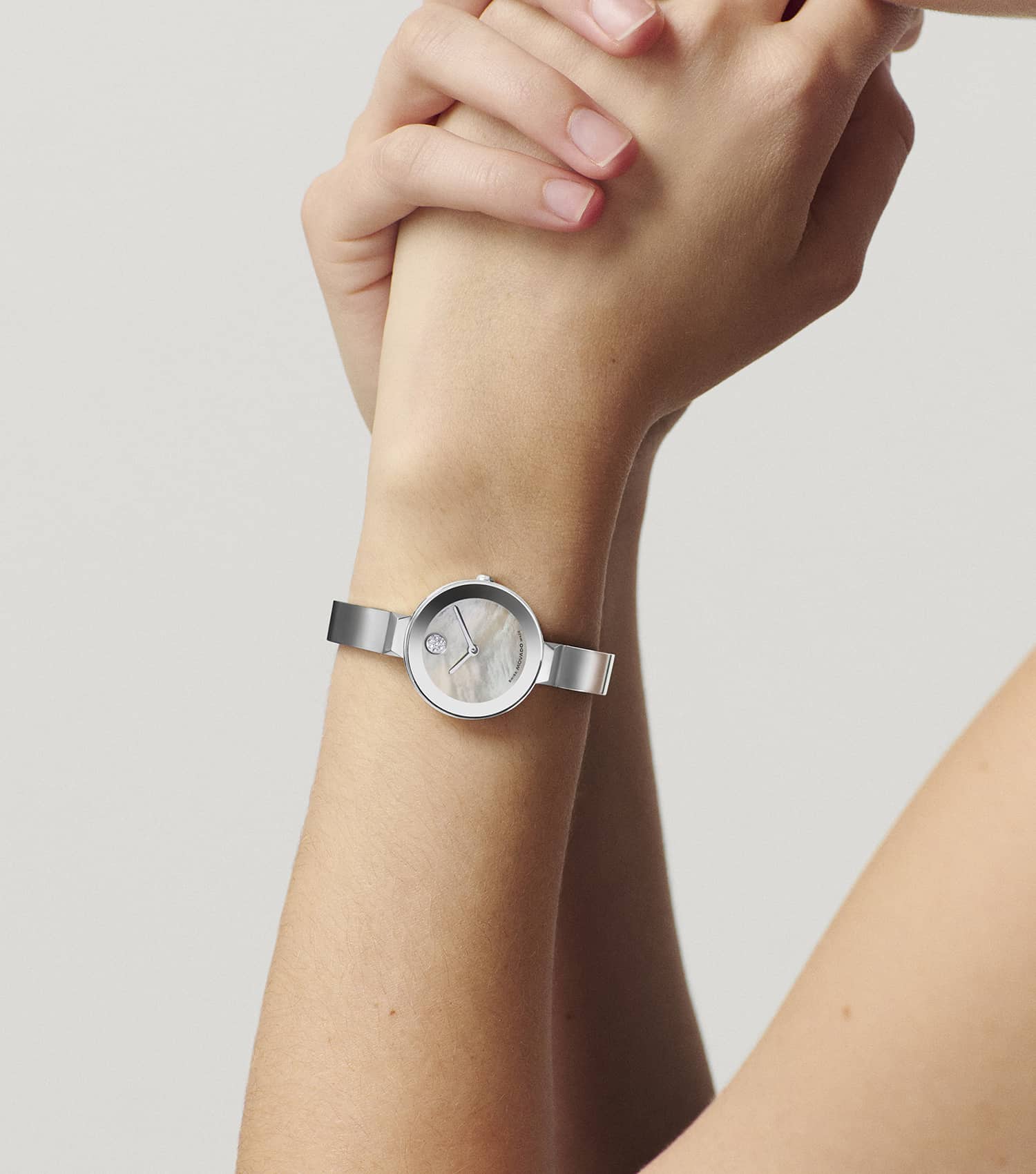 Women Bold 28mm Quartz