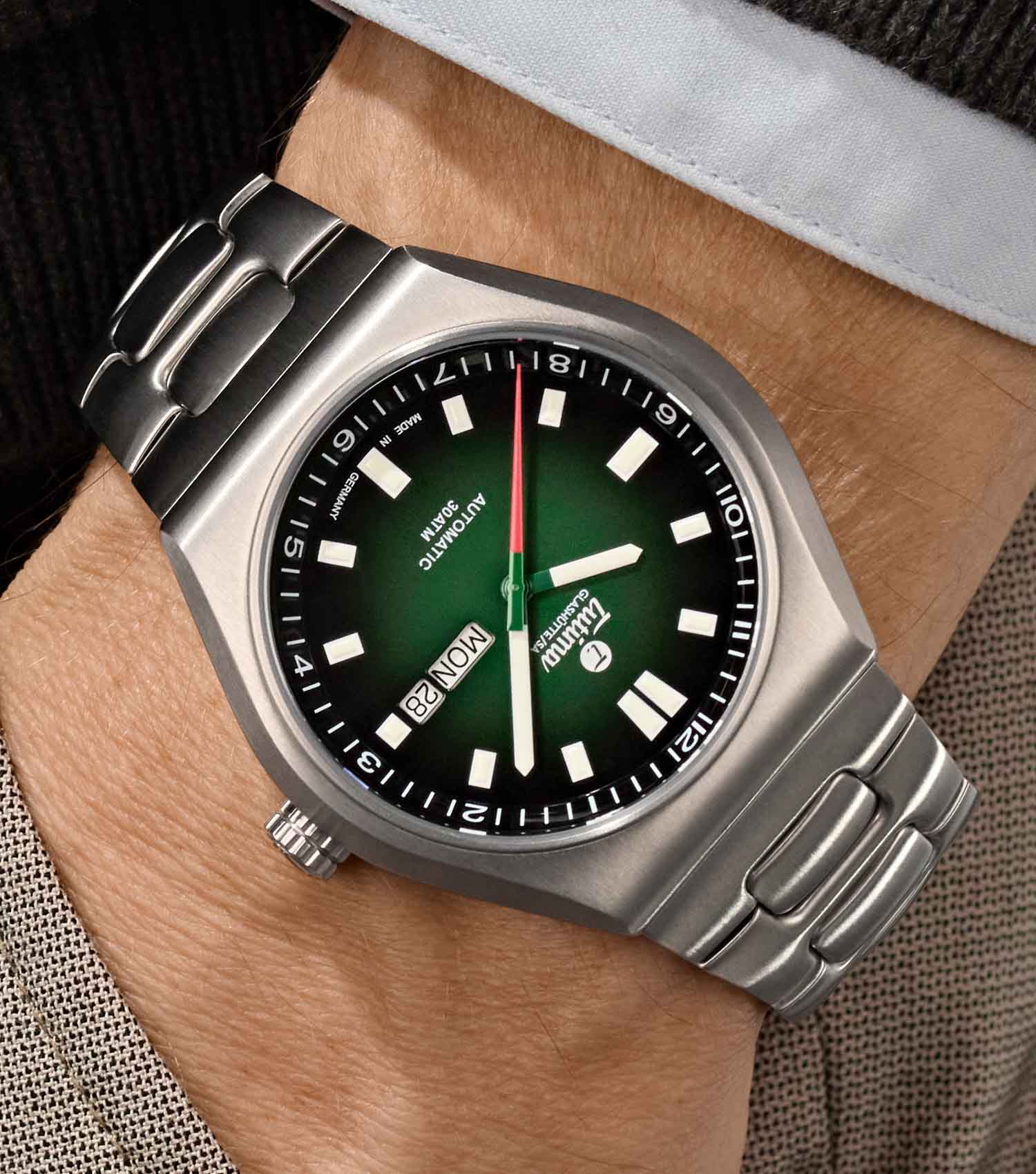M2 Coastline, Automatic Cal. T330, Day / Date