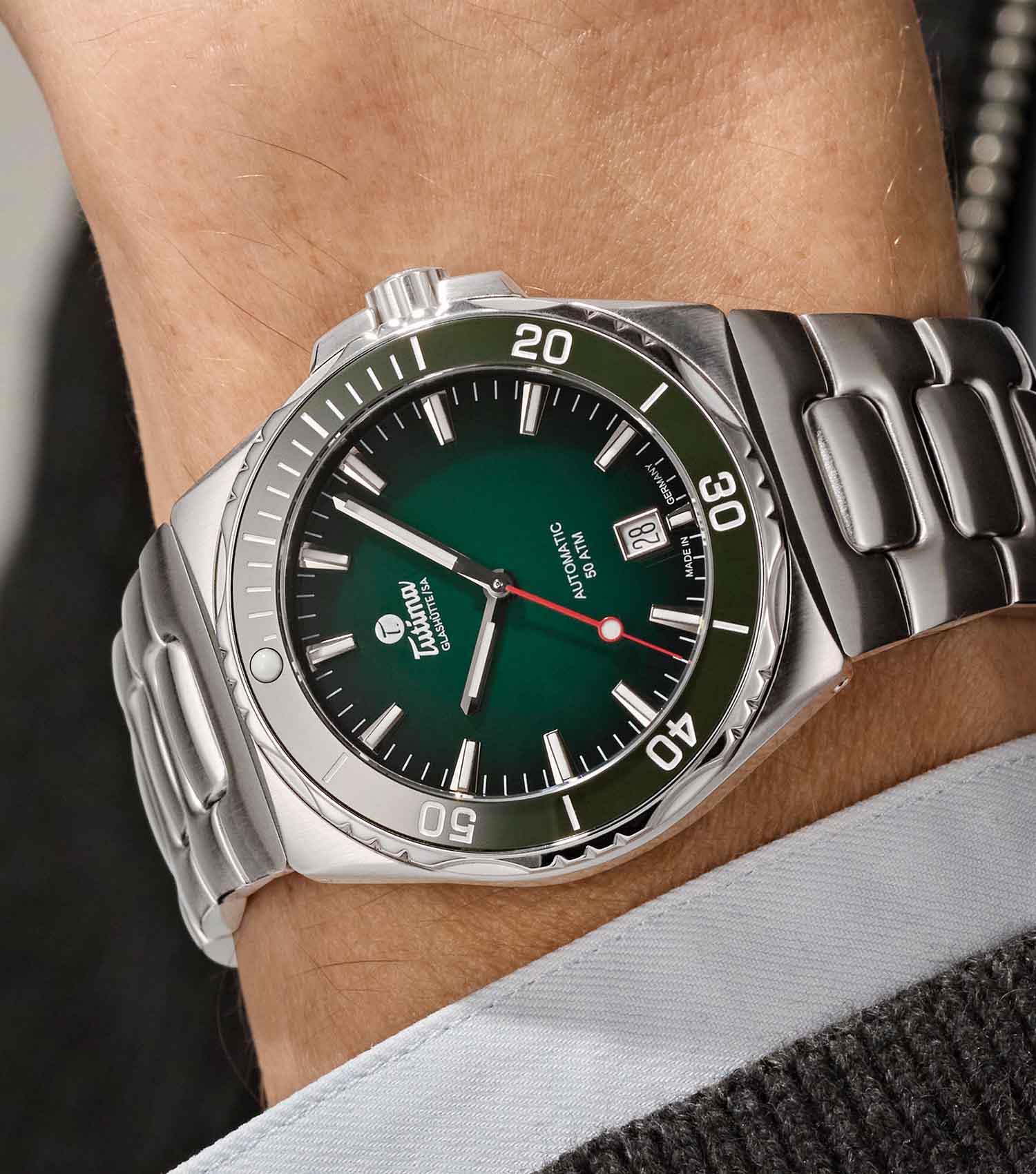 M2 Seven Seas, Automatic Cal. T330, Date