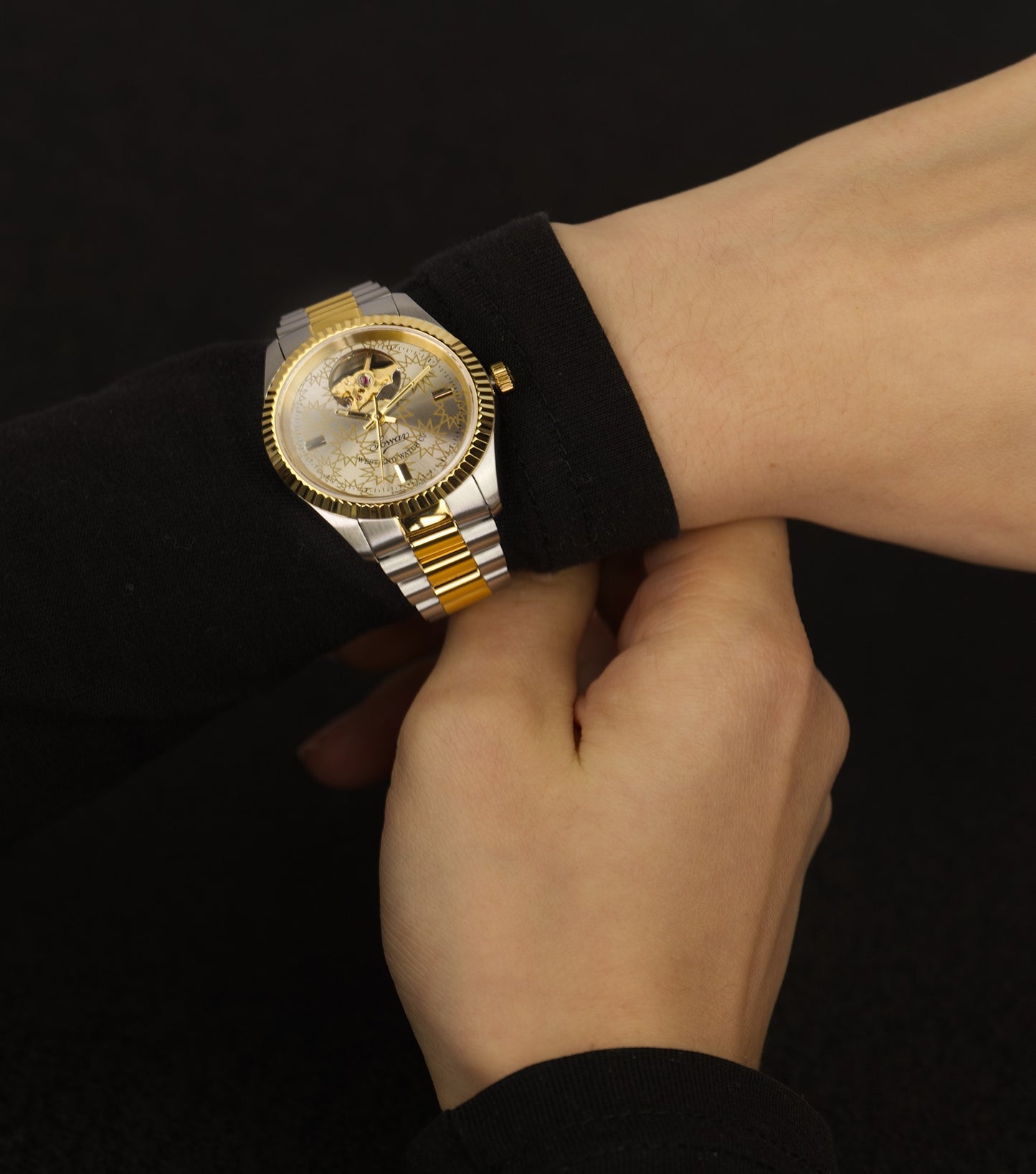 Women The Classics 32mm Rhodium Open Heart Dial