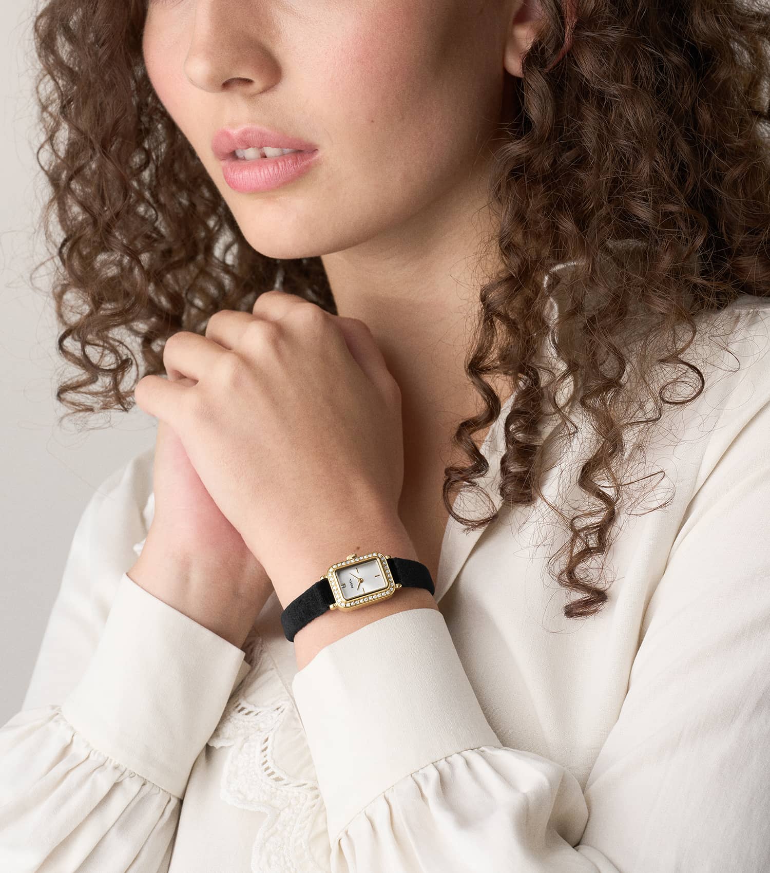 Women Raquel Quartz/2 Hand Watch Less Than 22mm