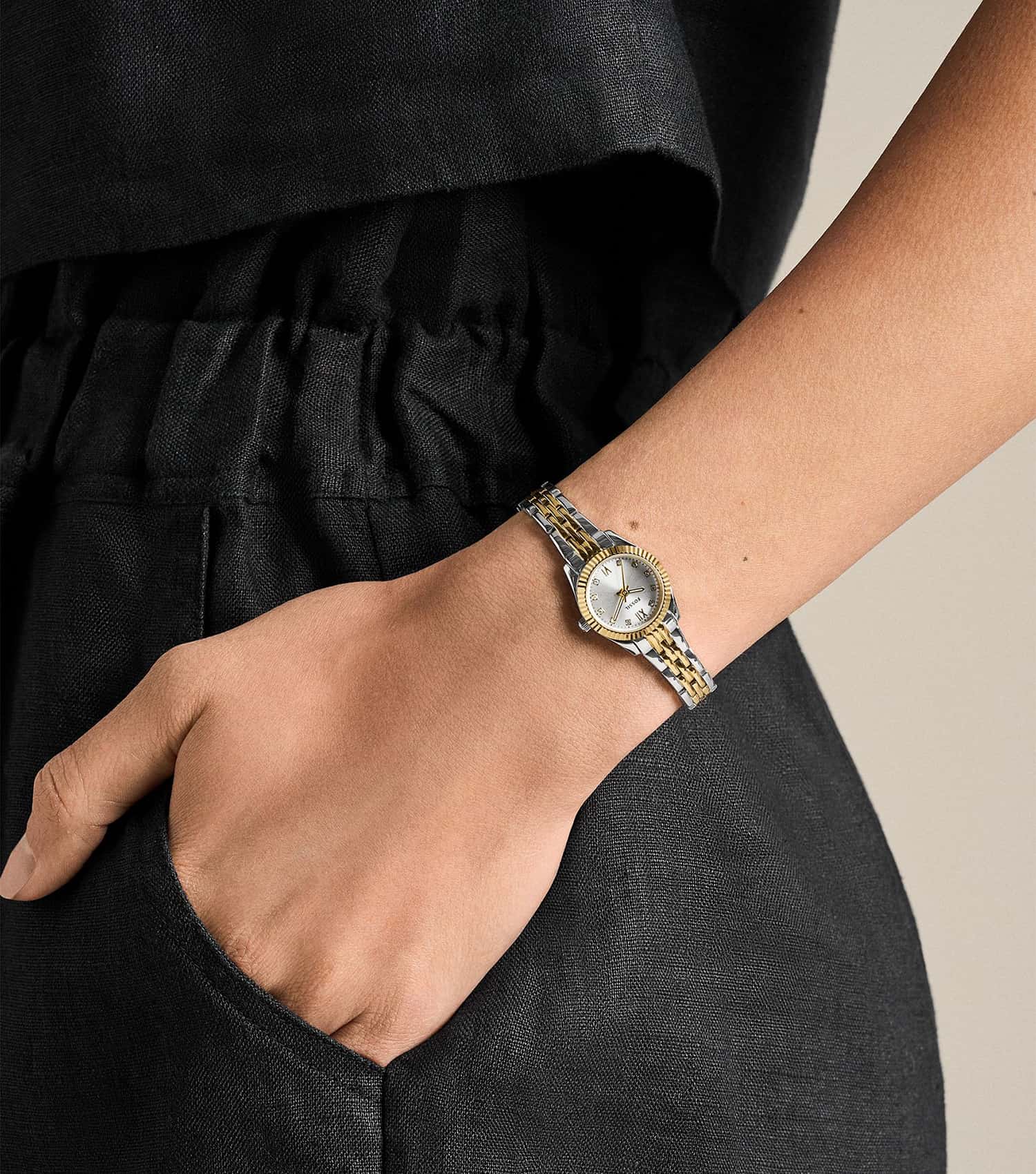 Women Scarlette Quartz  Less Than 22mm