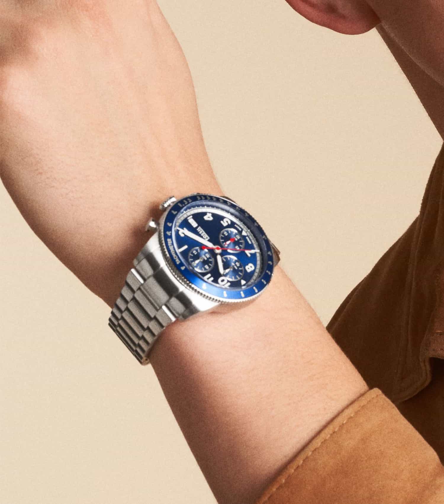 Men Sport Tourer Quartz Watch 42mm with Silver Strap