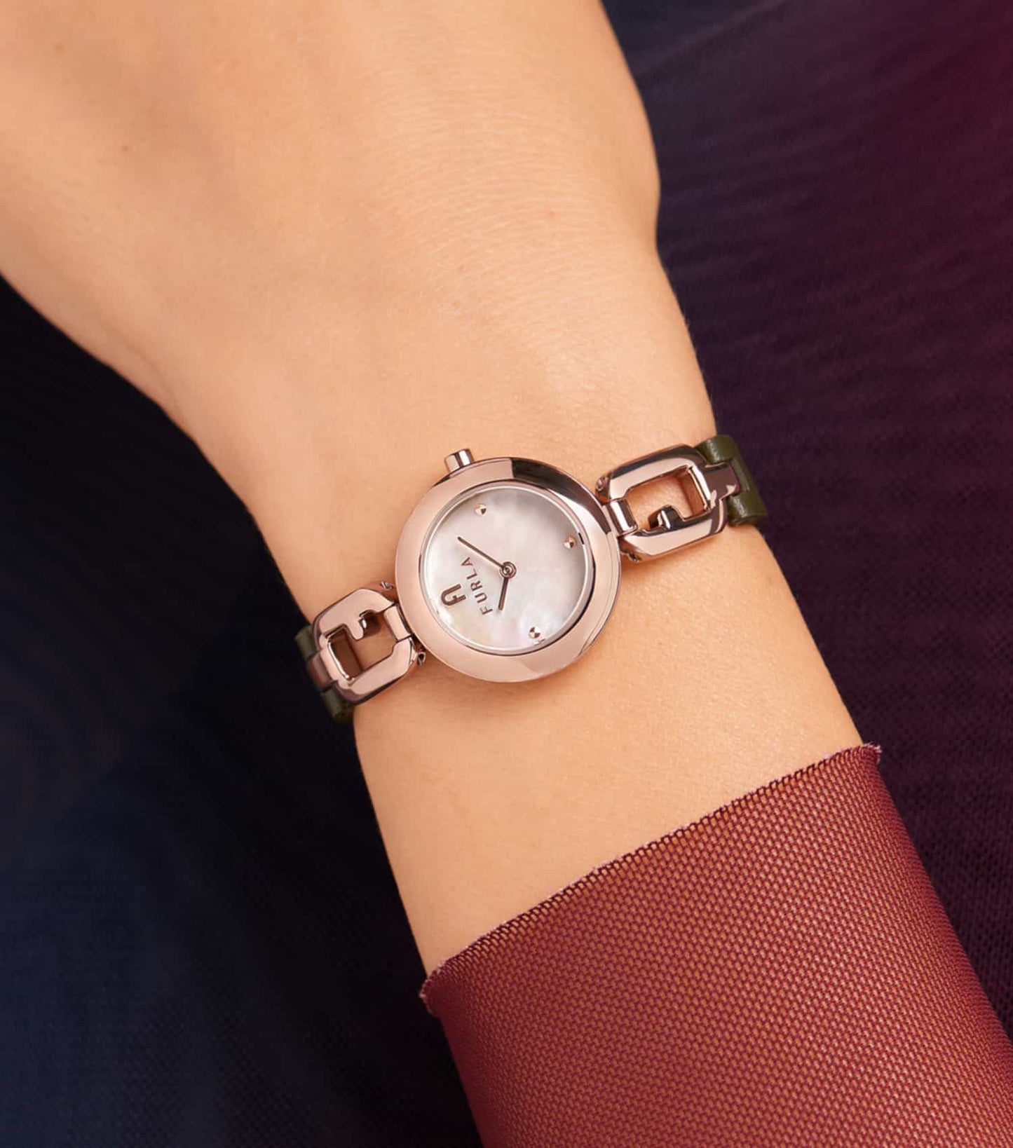 Women Arco Chain Quartz Watch 25mm