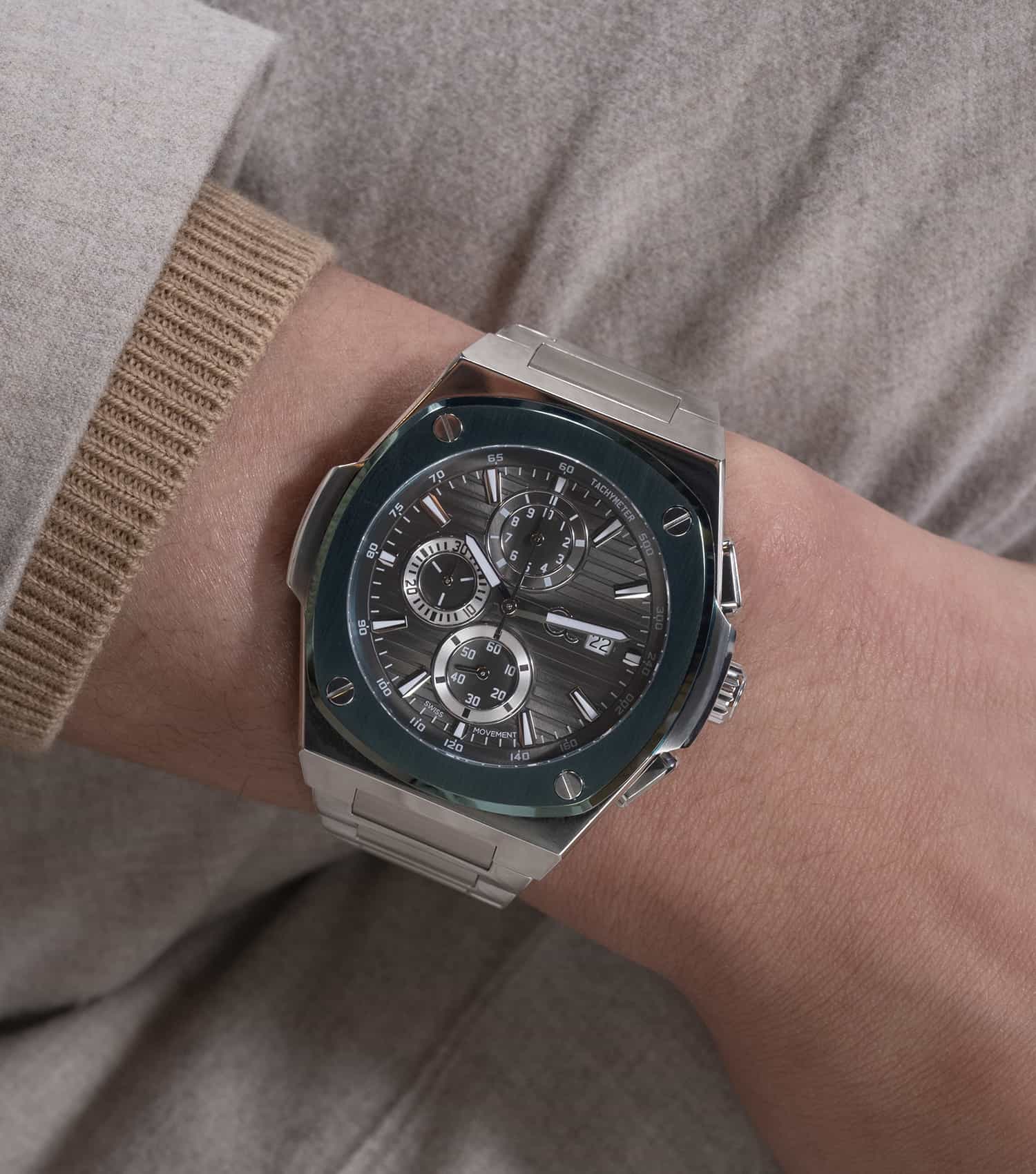 Men Coussin Shape Chronograph Watch 44 Mm
