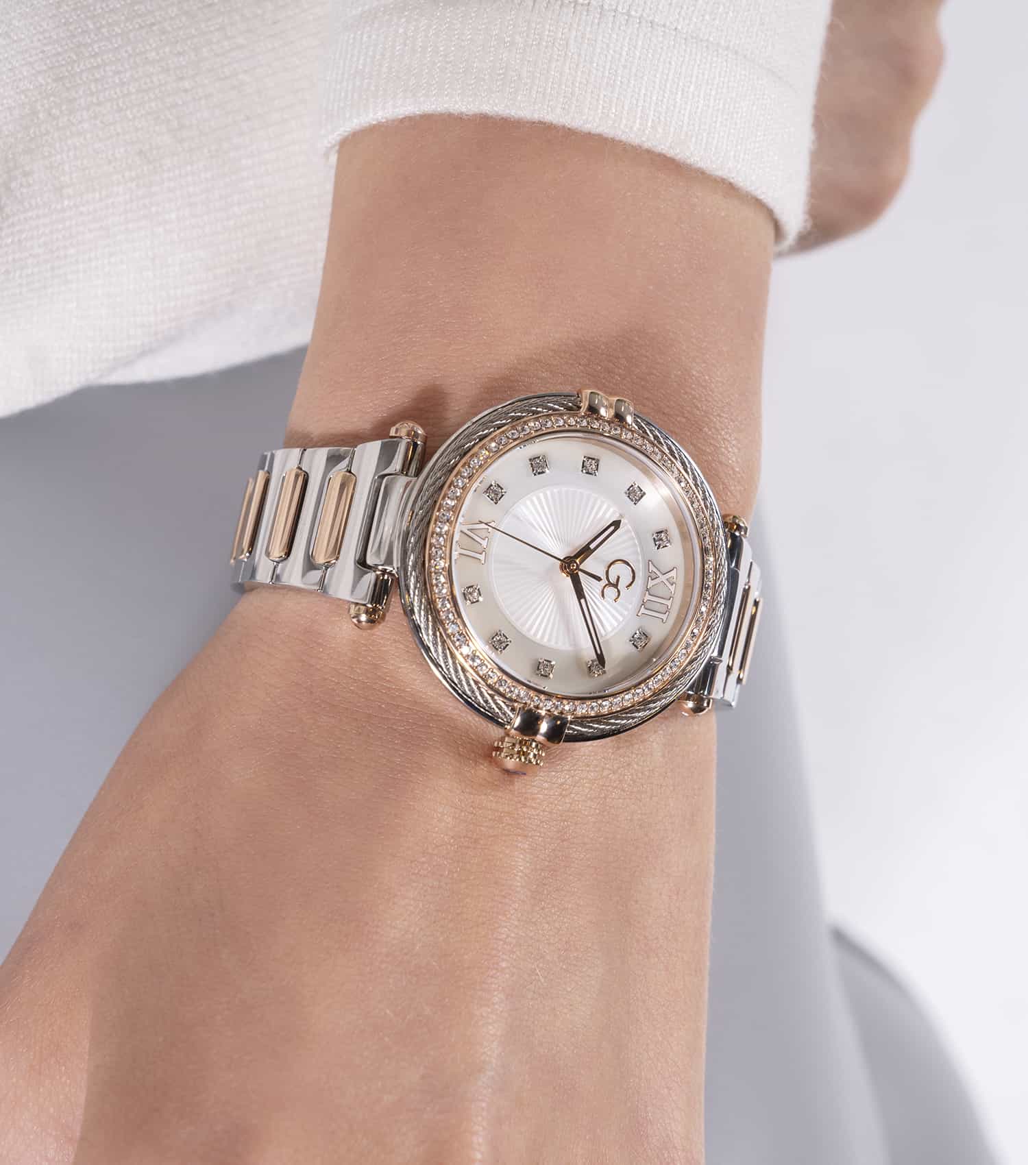 Women Vogue Cable Quartz Watch 36.5 Mm