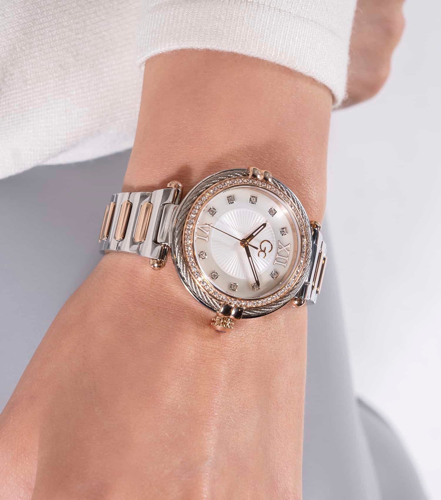 Women Vogue Cable Quartz Watch 36.5 Mm