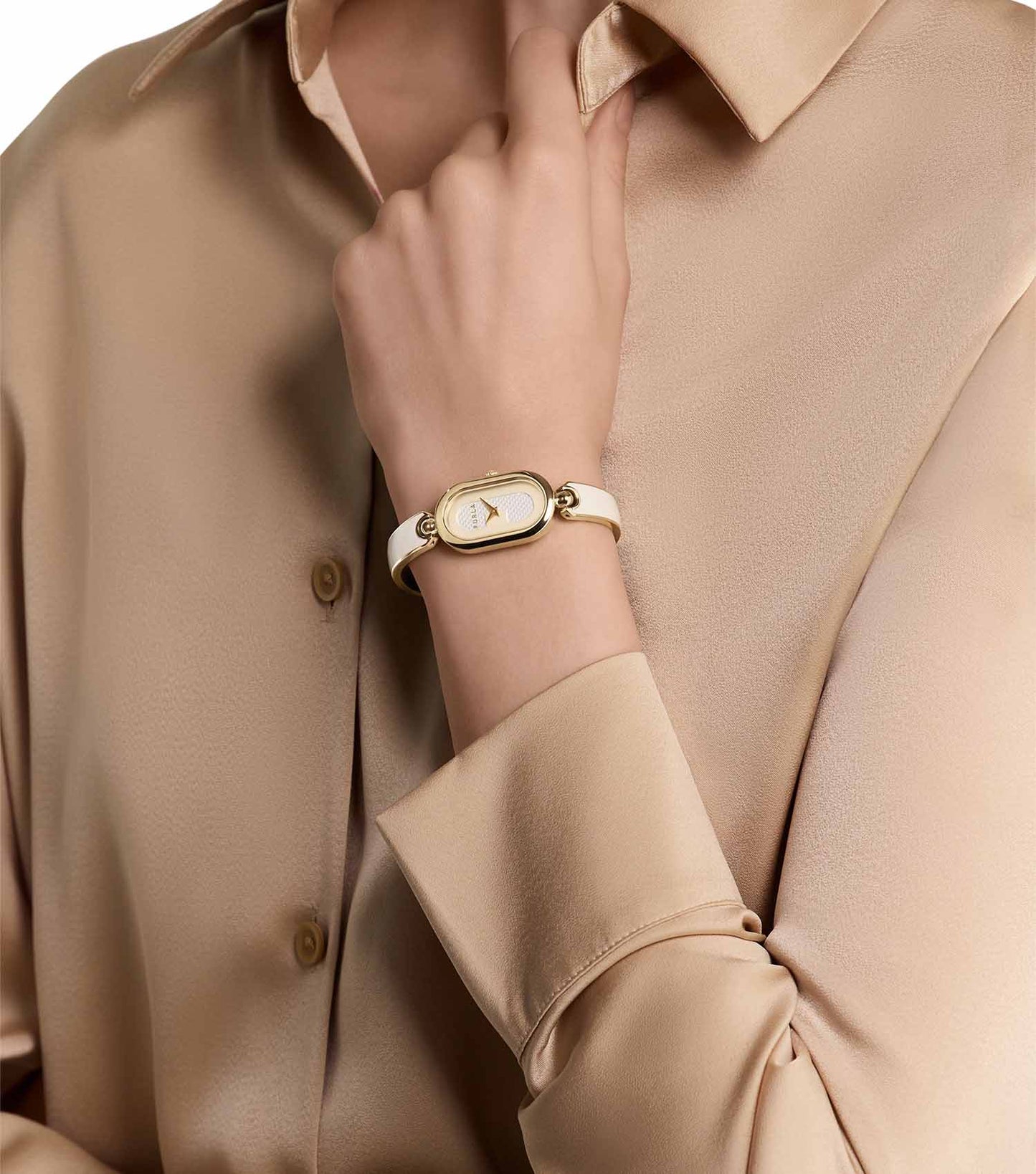 Yellow Gold case  Yellow Gold bangle White Panna enamel  White dial